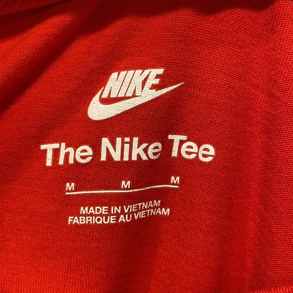Red Nike tee size M - Picture 3 of 3